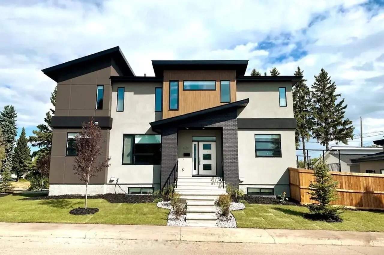 Bright Modern Home - King Bed - Free Parking - Fireplace - Fast Wi-Fi - Free Netflix Edmonton Holiday home