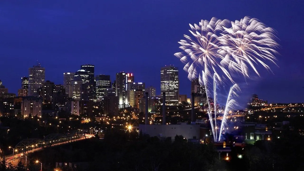 Bright Modern Home - King Bed - Free Parking - Fireplace - Fast Wi-Fi - Free Netflix Edmonton 0*,